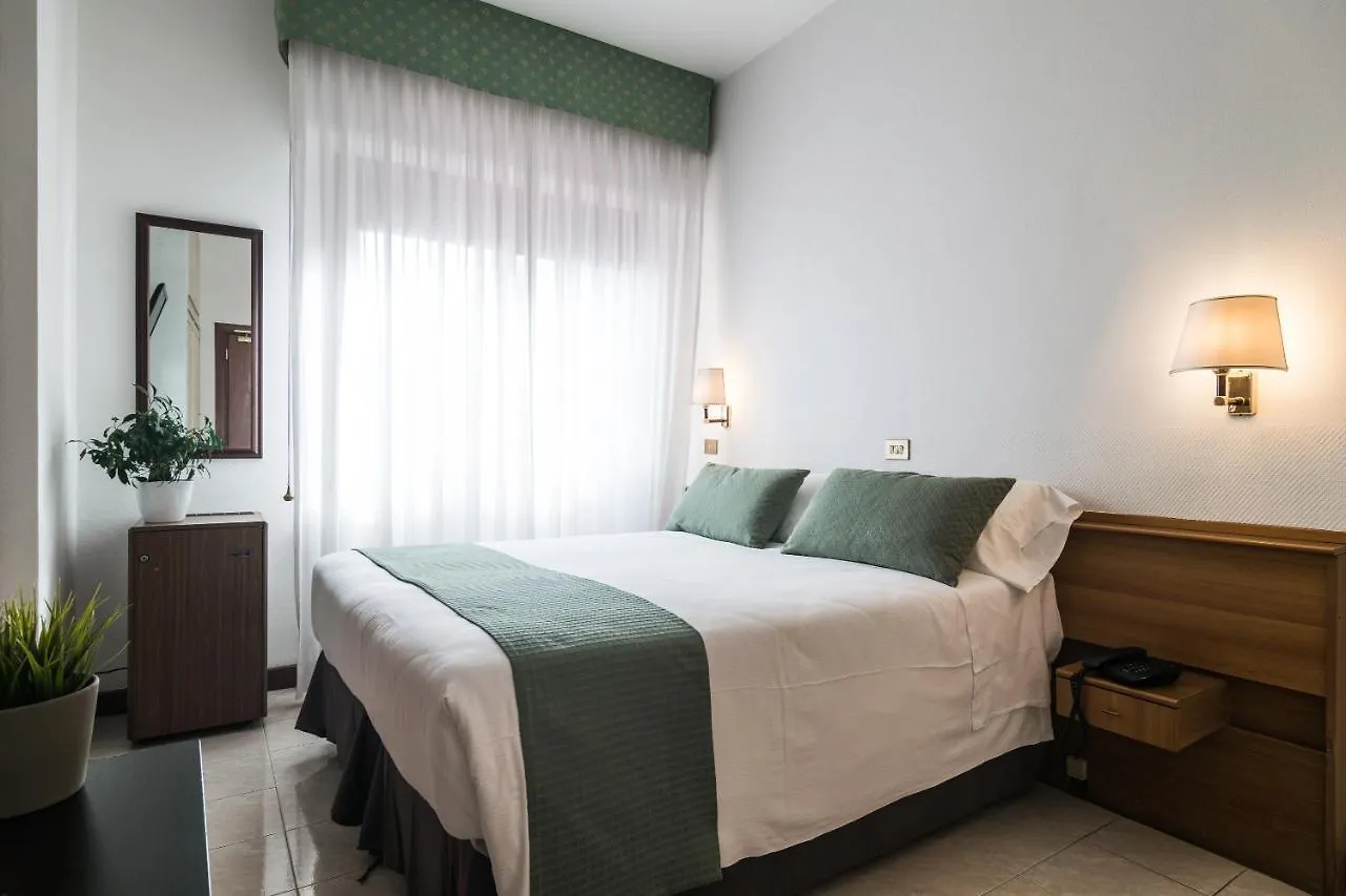 Hotel Pacific Roma 3*,