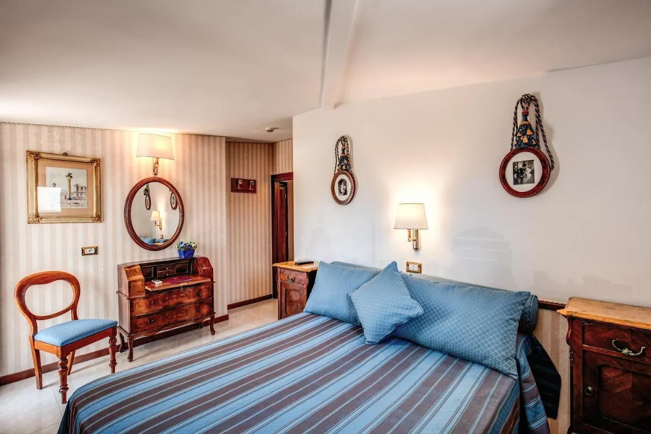 Hotel Pacific Rome 3*,